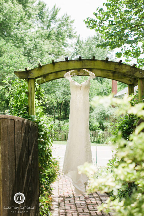 Rocheport-Missouri-Midwest-Wedding-by-Courtney-Tompson