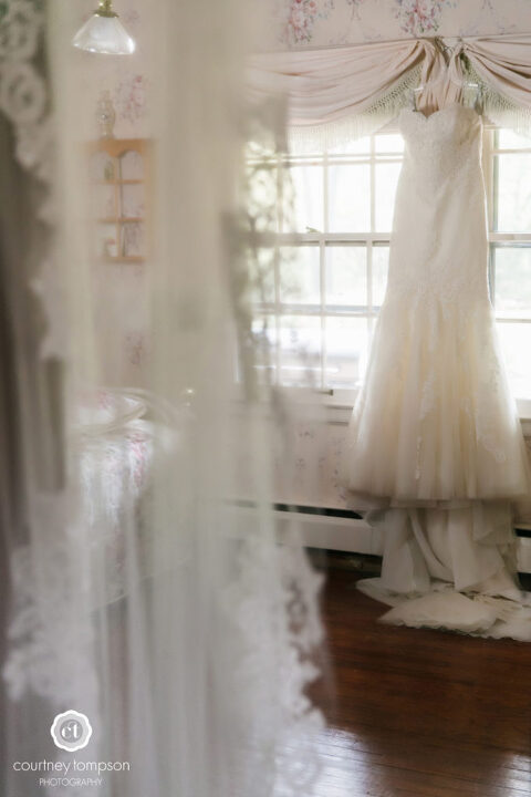 Allison-and-Dominic-Moberly-Missouri-Wedding-Photography-by-Courtney-Tompson